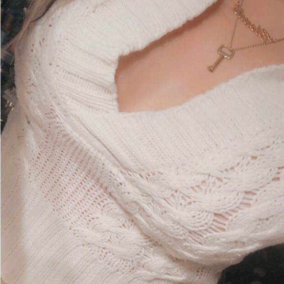 Suspicious lines hoodie - Picture 2 of 4